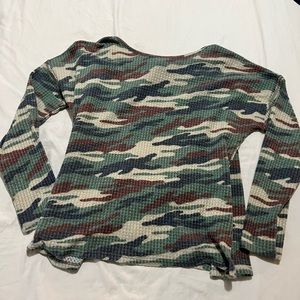 Women’s medium long sleeve camo top